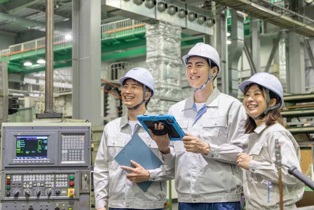 倉庫や工場内の室温上昇を抑えることで、生産性UP